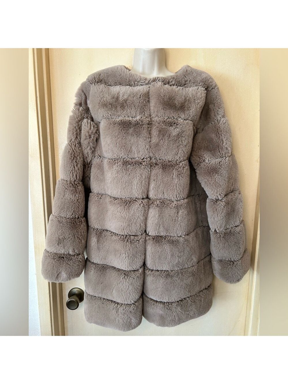 Cozy Fox Women's Teddy Jacket in Taupe size M